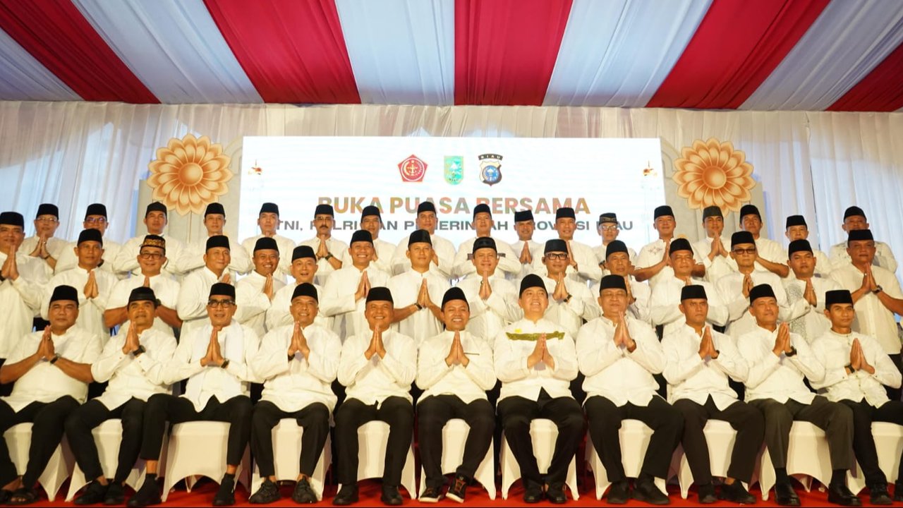 Momen Kompak Jenderal-Jenderal TNI dan Polri di Riau Saat Buka Puasa Bersama