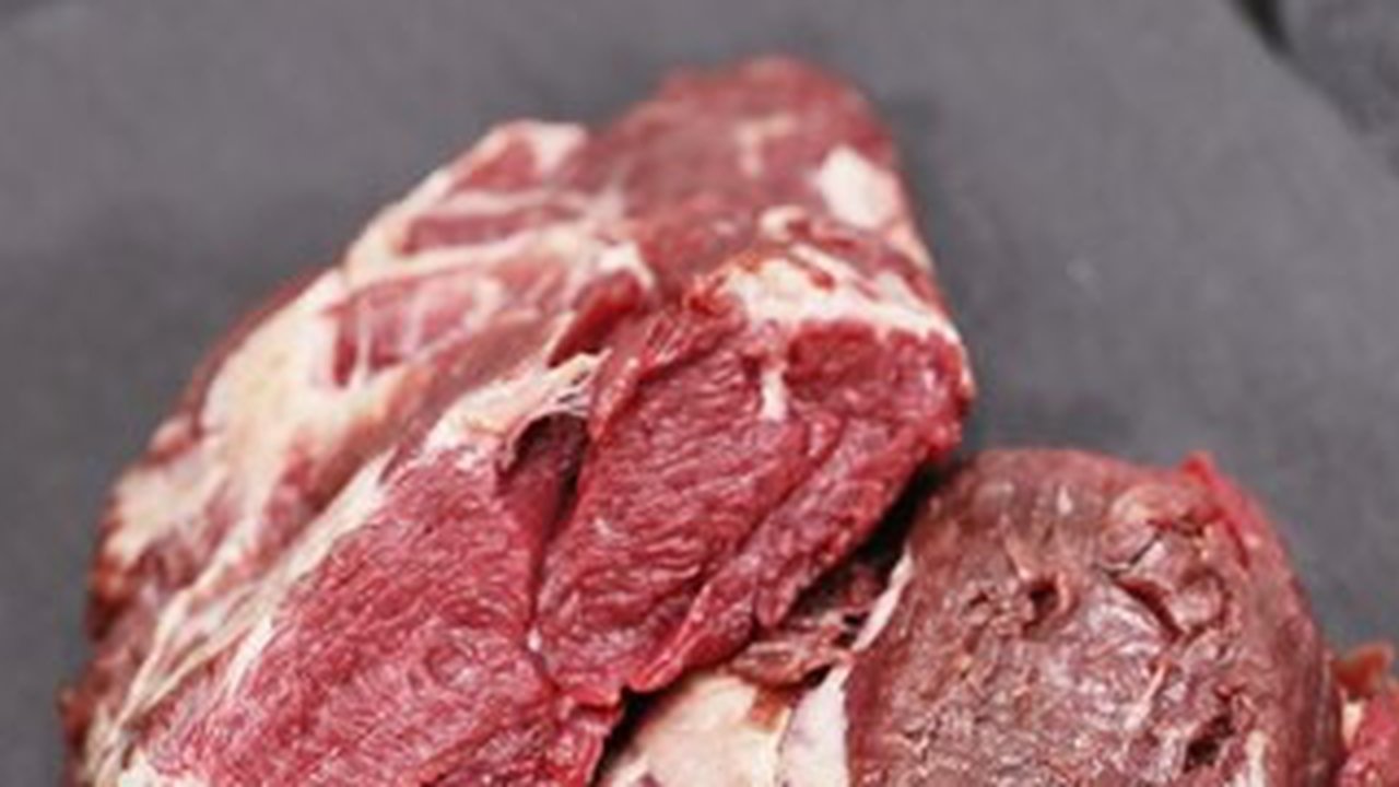 Untuk kamu yang selalu gagal menghilangkan bau amis pada daging sapi, cobalah 5 tips sederhana ini dijamin bau amis akan hilang. (Sumber: Freepik/Racool_studio).