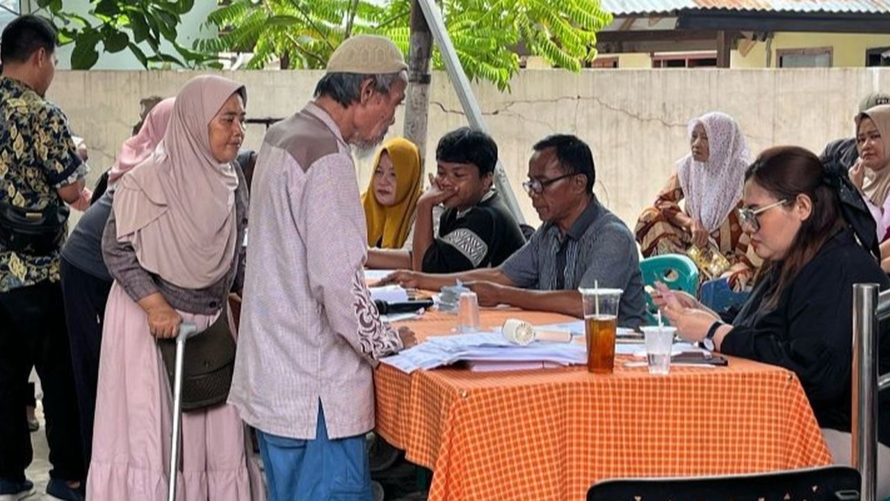 Kantor Pos Palu menyalurkan Bantuan Sosial (Bansos) tahap I kepada 48.352 Keluarga Penerima Manfaat (KPM) di 10 kabupaten/kota di Sulawesi Tengah, meliputi BLT sembako dan PKH, dengan berbagai metode penyaluran.