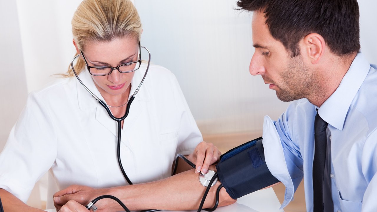 Dianjurkan untuk Kita Rutin Mengecek Tekanan Darah agar Terhindar dari Hipertensi Sekali Setahun (Ilustrasi/iStockphoto)