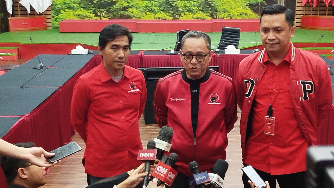 VIDEO: Lantang! Deddy Sitorus Ungkap Utusan Minta Hasto Mundur & PDIP Jangan Pecat Jokowi