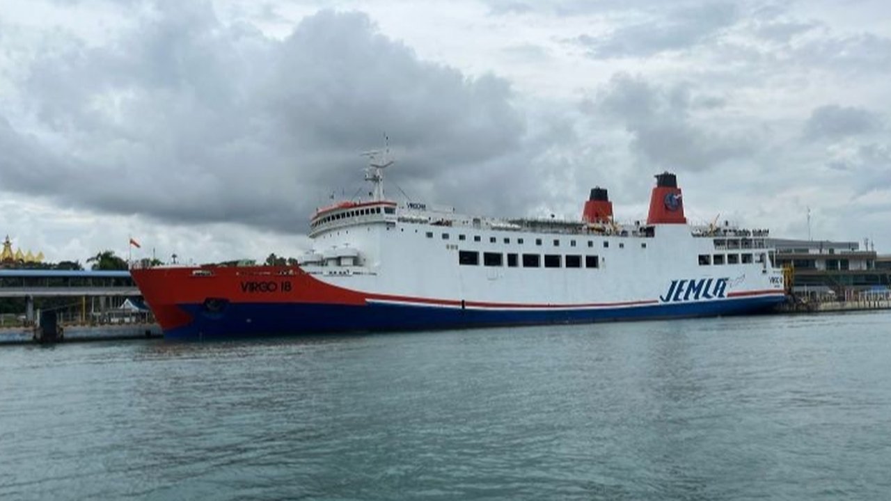 PT ASDP Indonesia Ferry Cabang Bakauheni menyiapkan 75 kapal untuk mengantisipasi lonjakan penumpang selama arus mudik dan balik Lebaran 2025 di jalur penyeberangan Bakauheni-Merak.