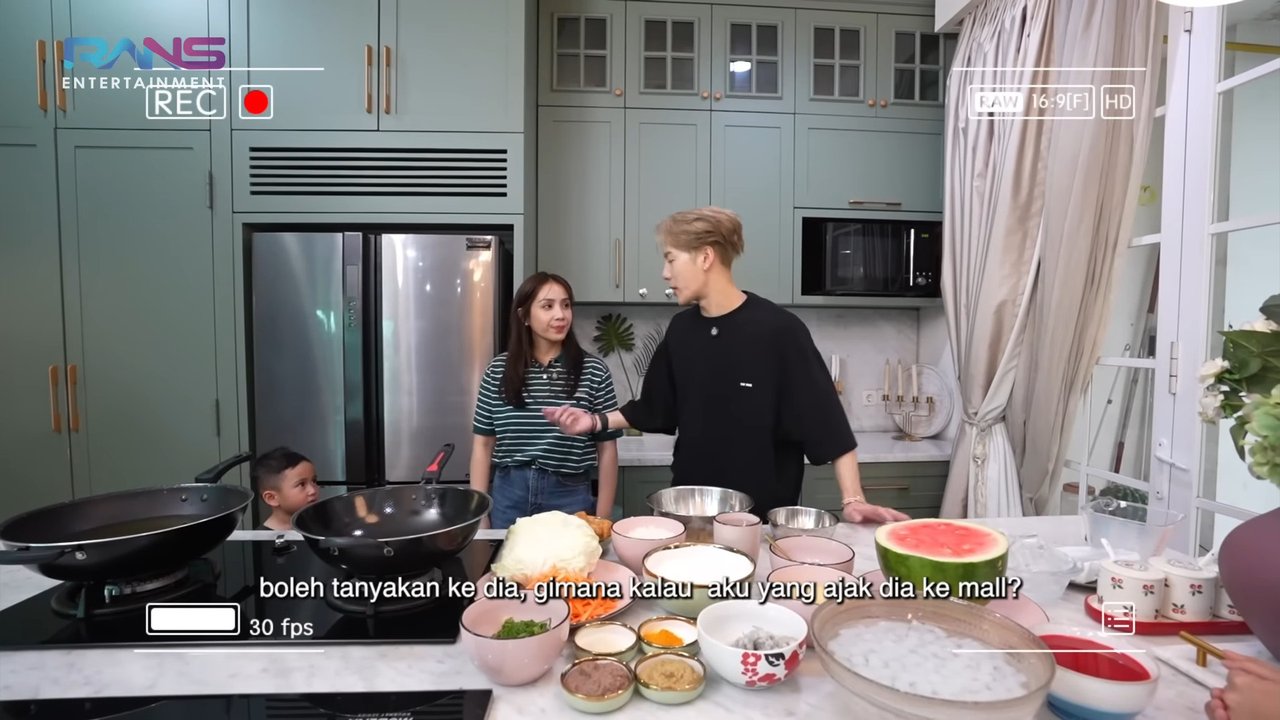 Potret Rayyanza 'Cipung' Tolak Ajakan Jackson Wang Main ke Mal, Sang Idol Auto Sedih - Ngotot Mau sama Nagita Slavina