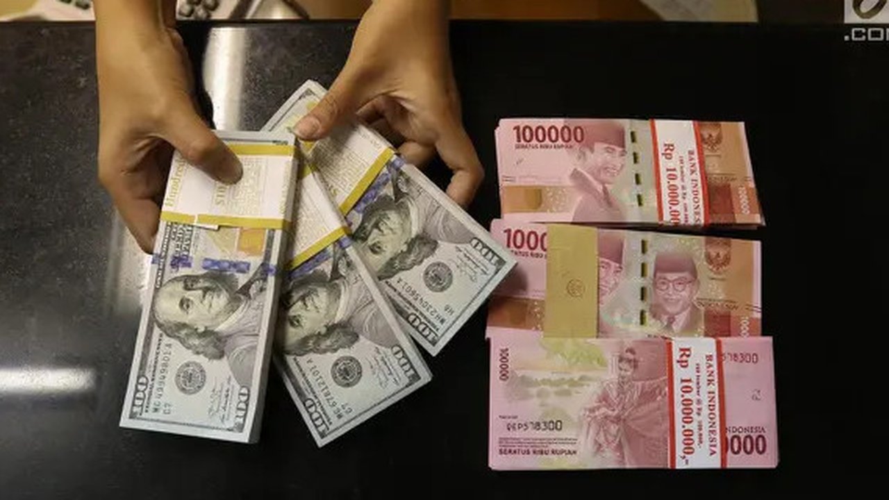 Nilai tukar mata uang rupiah terhadap dolar, selalu mengalami perubahan setiap saat terkadang melemah terkadang juga dapat menguat.