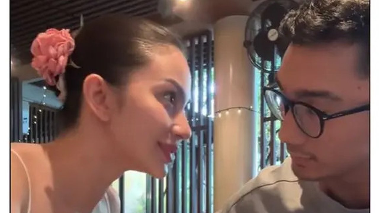 Ariel Tatum dan Daffa Wardhana ngabuburit date sambil main Lego. (sumber: TikTok/daffa.wardhana)