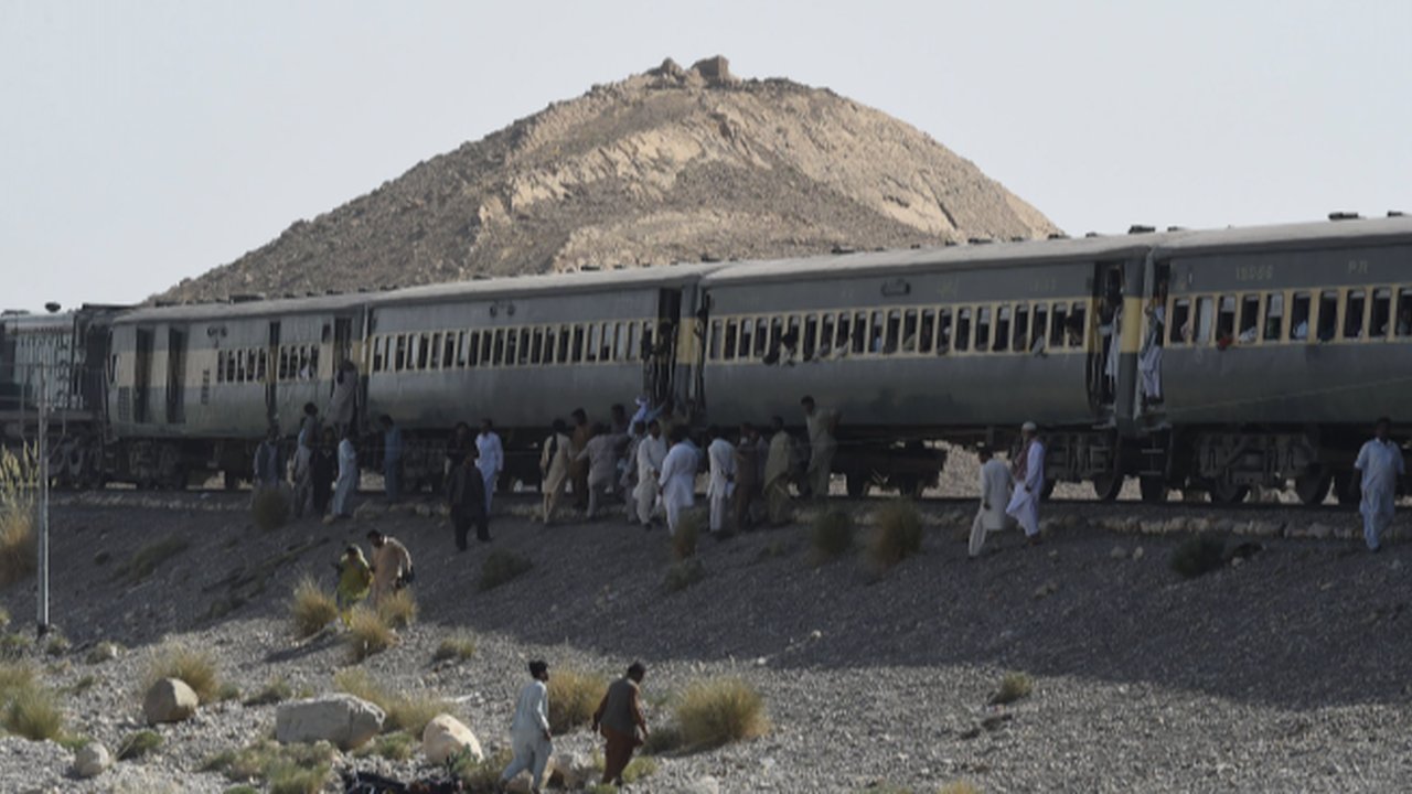 kelompok separatis bajak kereta di pakistan