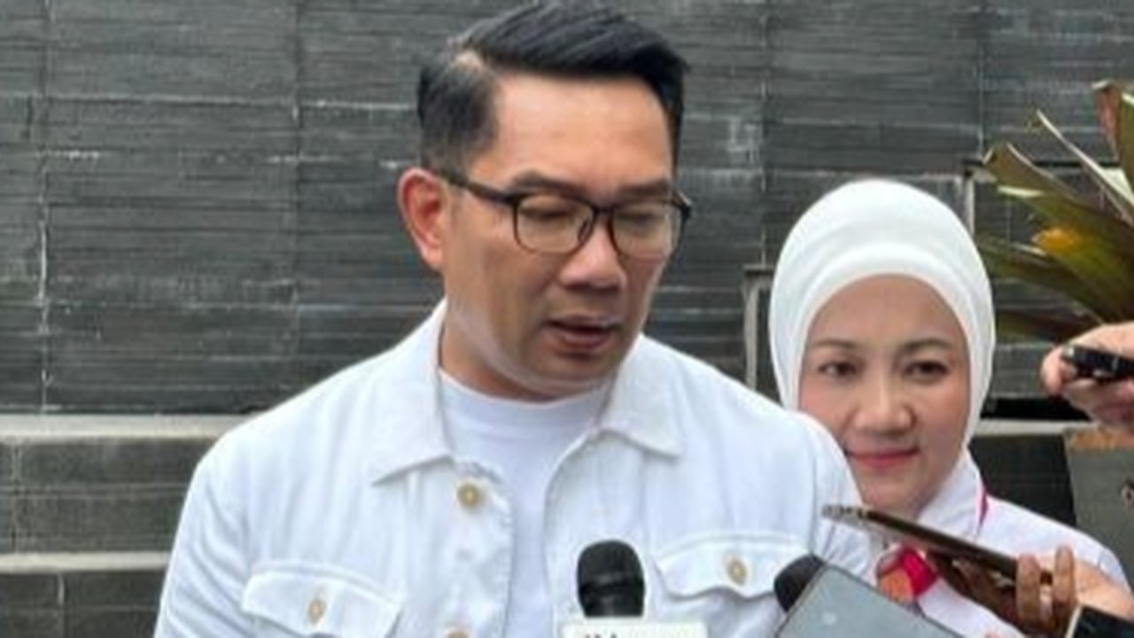 Mantan Gubernur Jawa Barat, Ridwan Kamil, membenarkan penggeledahan rumahnya oleh KPK terkait kasus dugaan korupsi di Bank BJB, dan menyatakan kesiapannya untuk kooperatif.