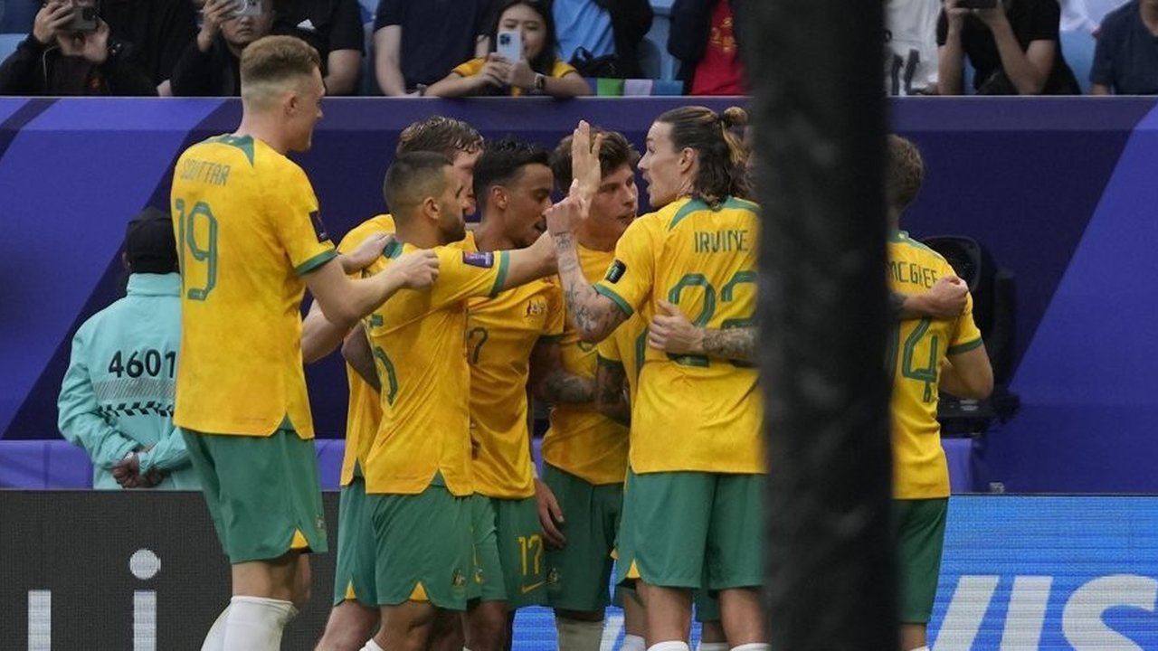 Timnas Australia menang 5-4 (0-0) atas Peru lewat adu penalti pada laga play-off Piala Dunia 2022 di Ahmad bin Ali Stadium, Al Rayyan, Qatar, Selasa (14/6/2022) dini hari WIB. Hasil itu membuat Australia lolos ke putaran final Piala Dunia 2022. (AP Photo/Hussein Sayed)