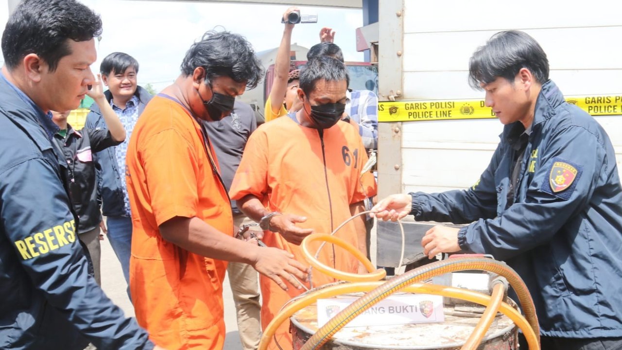 Pakai Cara Ilegal, Dua Saudara Raup Ratusan Liter Solar Subsidi Tiap Hari