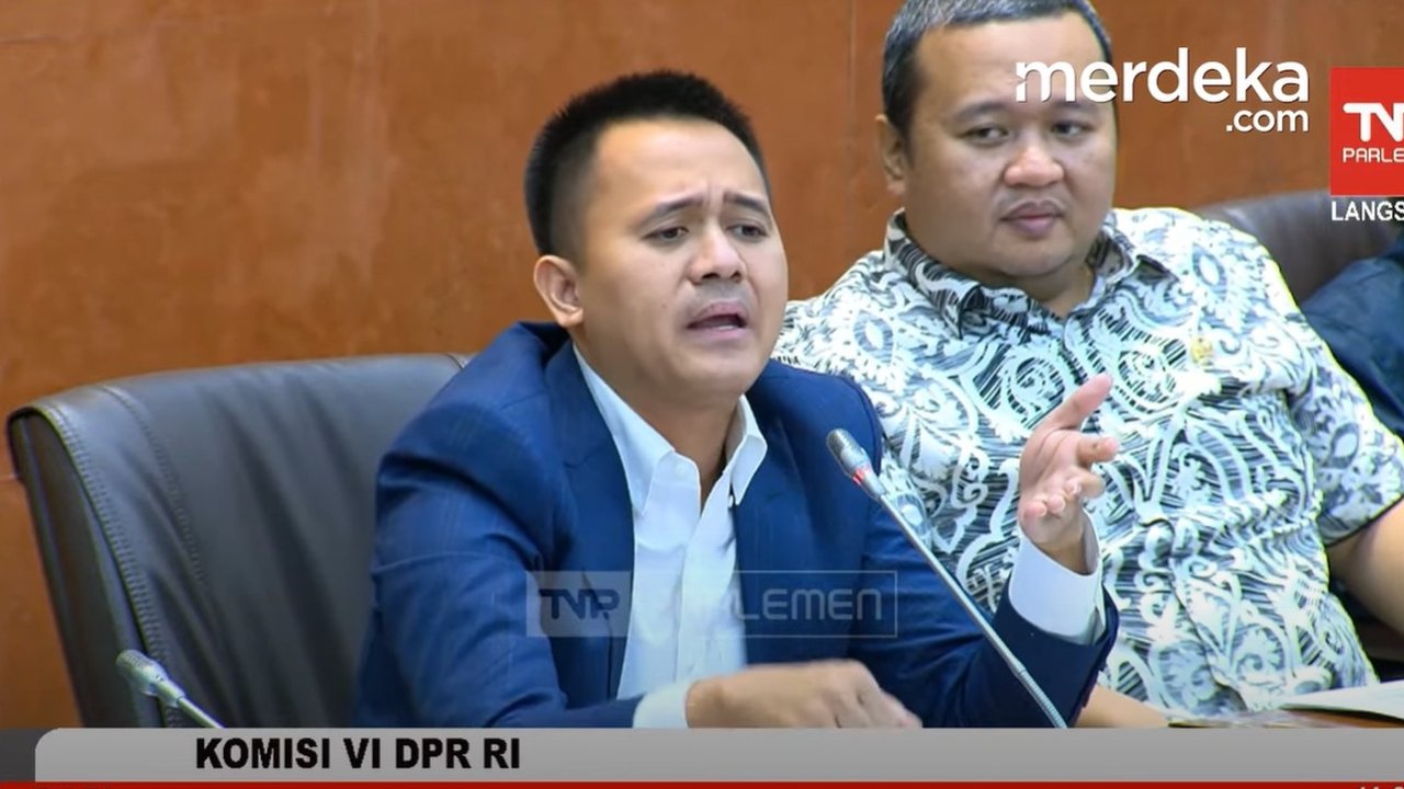 VIDEO: Mufti DPR Marah sampai Lempar Kertas Desak Ketua BPKN Mundur dari Jabatan Sekarang!
