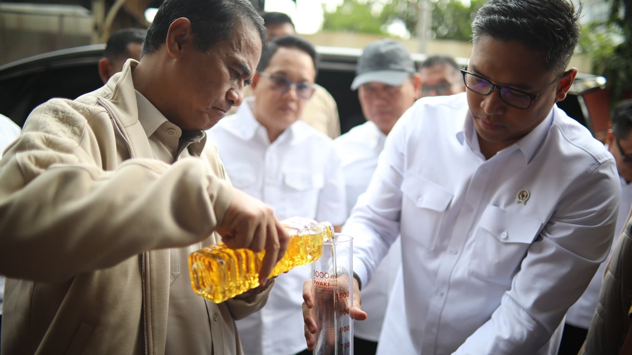 Mentan Amran Kembali Temukan MinyaKita Kurang dari Takaran di Surabaya, 7 Perusahaan Diduga Terlibat
