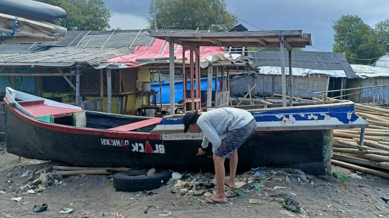 Jeritan Hidup Sengsara Nelayan Miskin Teluk Naga: Kapal Rusak Karena Pagar Laut