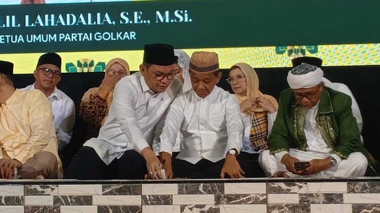 Beri Semangat Santri di Ponpes Ciamis, Bahlil Cerita Tidak Pernah Mimpi Jadi Pejabat