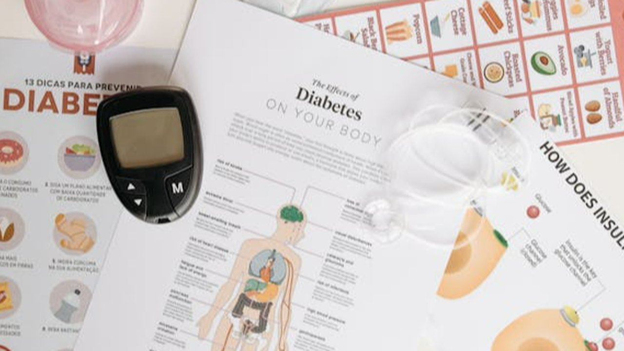 Ilustrasi Pengecekkan Gula Darah