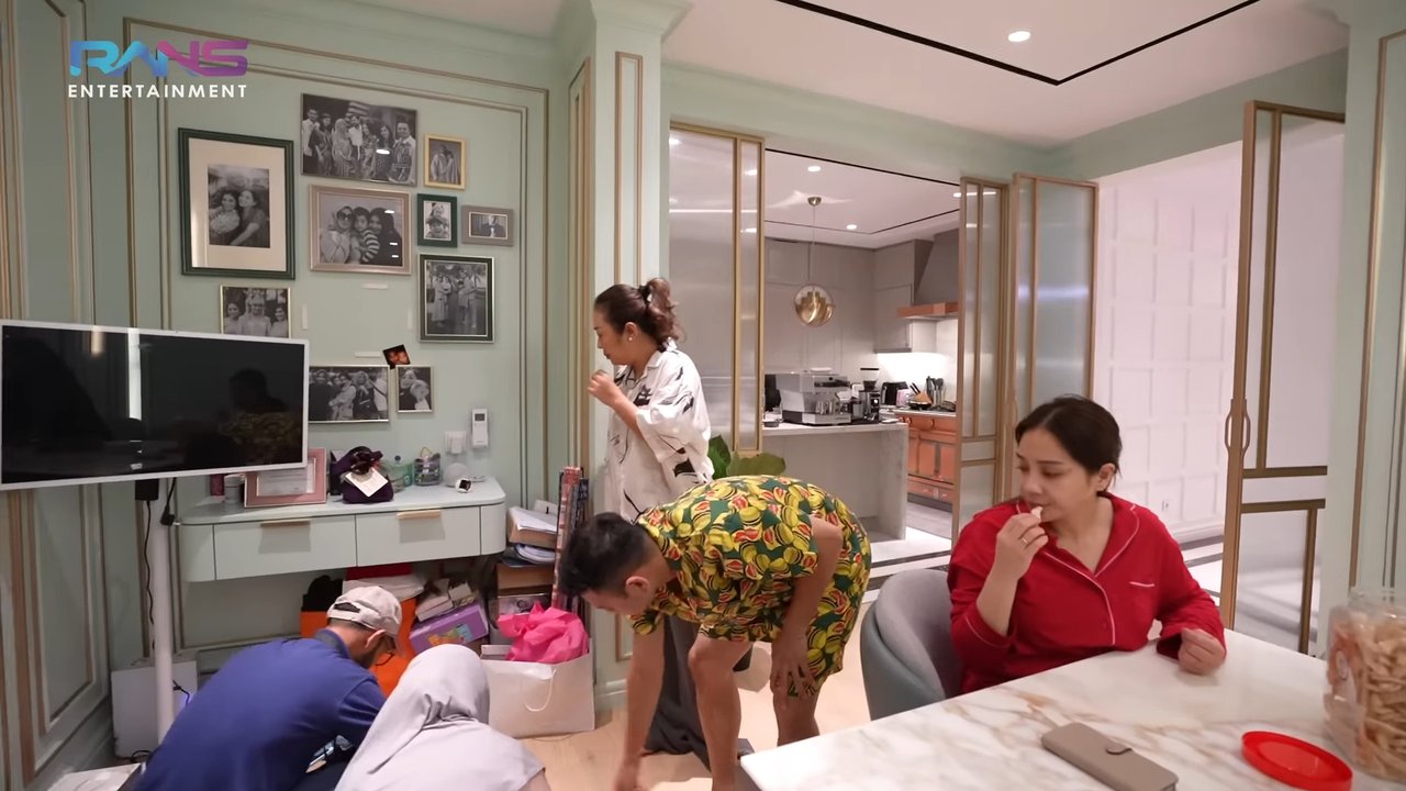 Raffi Ahmad Panik Jatuhkan Lego Vespa yang Dibuat Rafathar: Marah Nih Pasti