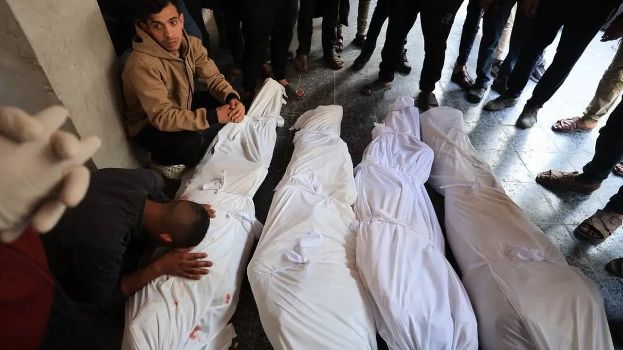 VIDEO Drone Israel Kepung Masjid dan Serang Warga Saat Sedang Buka Puasa Bersama