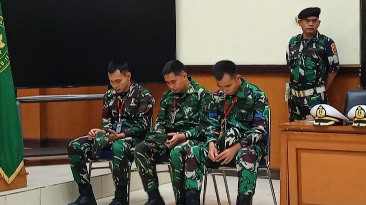 Tiga oknum TNI AL dituntut membayar restitusi kepada keluarga korban penembakan bos rental mobil di Tol Tangerang-Merak, dengan total mencapai ratusan juta rupiah.