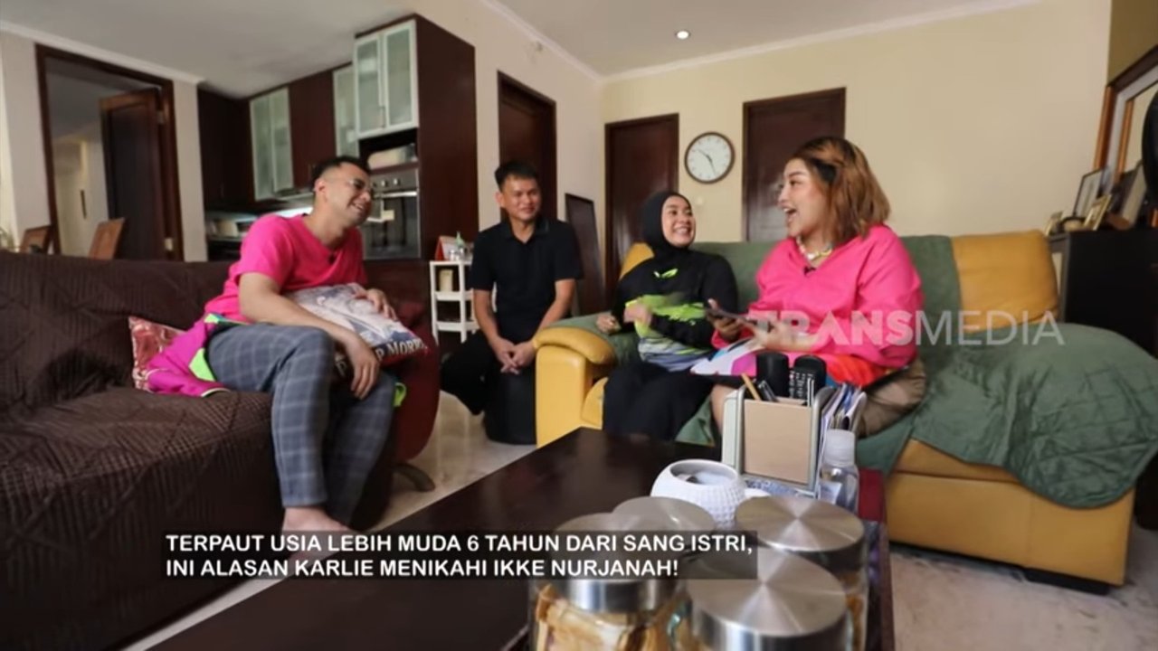 Potret Rumah Ikke Nurjanah Sederhana tapi Homey Banget, Tempat Kumpul Keluarga Super Nyaman - Kolam Ikan Koi di Halaman