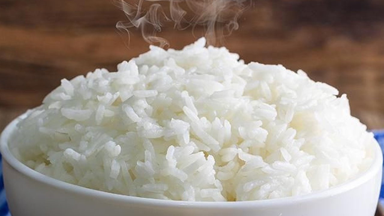 Nasi Putih Panas. (foto: Pinterest/Karya AQJ Channel).