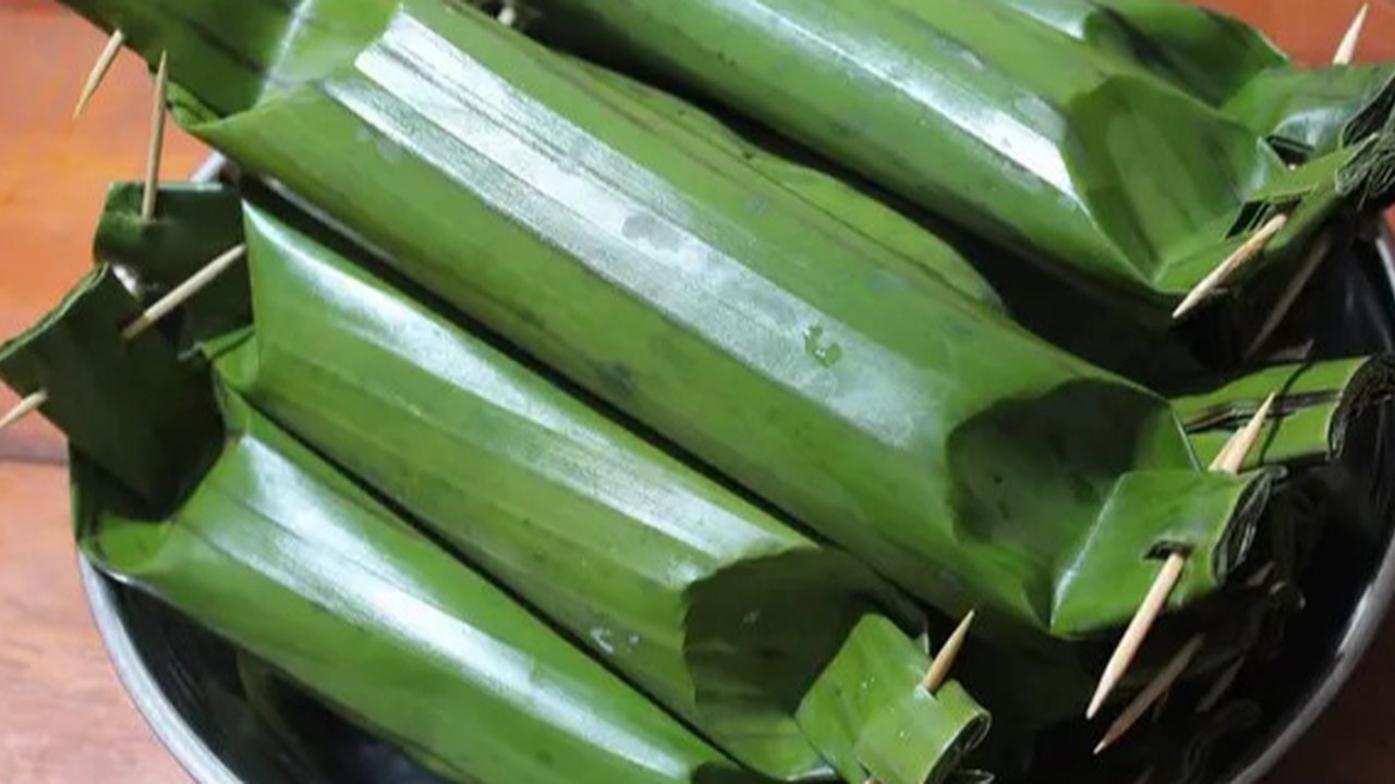 Lontong (Sumber: lokataste.com)