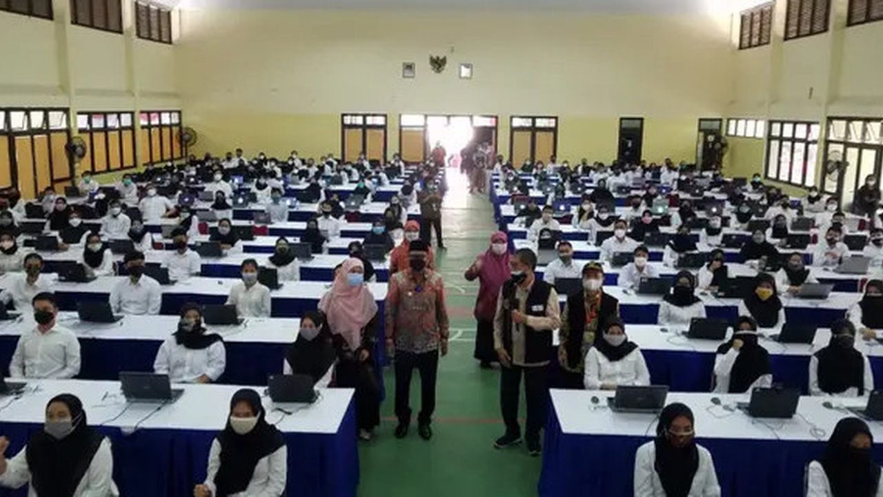 Wakil Walikota Depok, Imam Budi Hartono meninjau SKD CASN di Gedung Balai Rakyat Depok II, Kecamatan Sukmajaya, Kota Depok. (Istimewa)