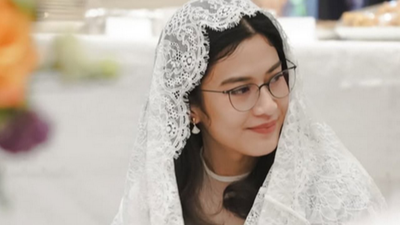 Cantiknya Dian Sastro Berkerudung Putih di Acara Syukuran Ultah Ke-43, Bahagia Bertepatan Malam Nuzulul Qur'an