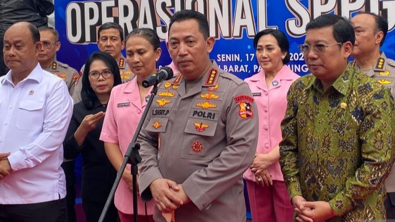 Jelang mudik Lebaran 2025, Kapolri Jenderal Listyo Sigit Prabowo mengimbau masyarakat untuk melaporkan rumah yang ditinggalkan kepada polisi dan memastikan Operasi Ketupat 2025 siap mengamankan arus mudik.