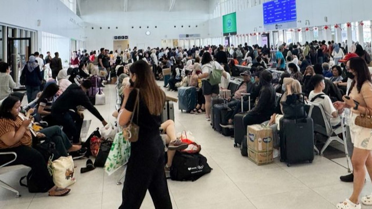 PT Kereta Cepat Indonesia China (KCIC) menawarkan diskon tiket Kereta Cepat Whoosh hingga 20 persen untuk perjalanan rombongan minimal 10 orang selama periode mudik Lebaran 2025, guna mendukung kelancaran angkutan Lebaran.