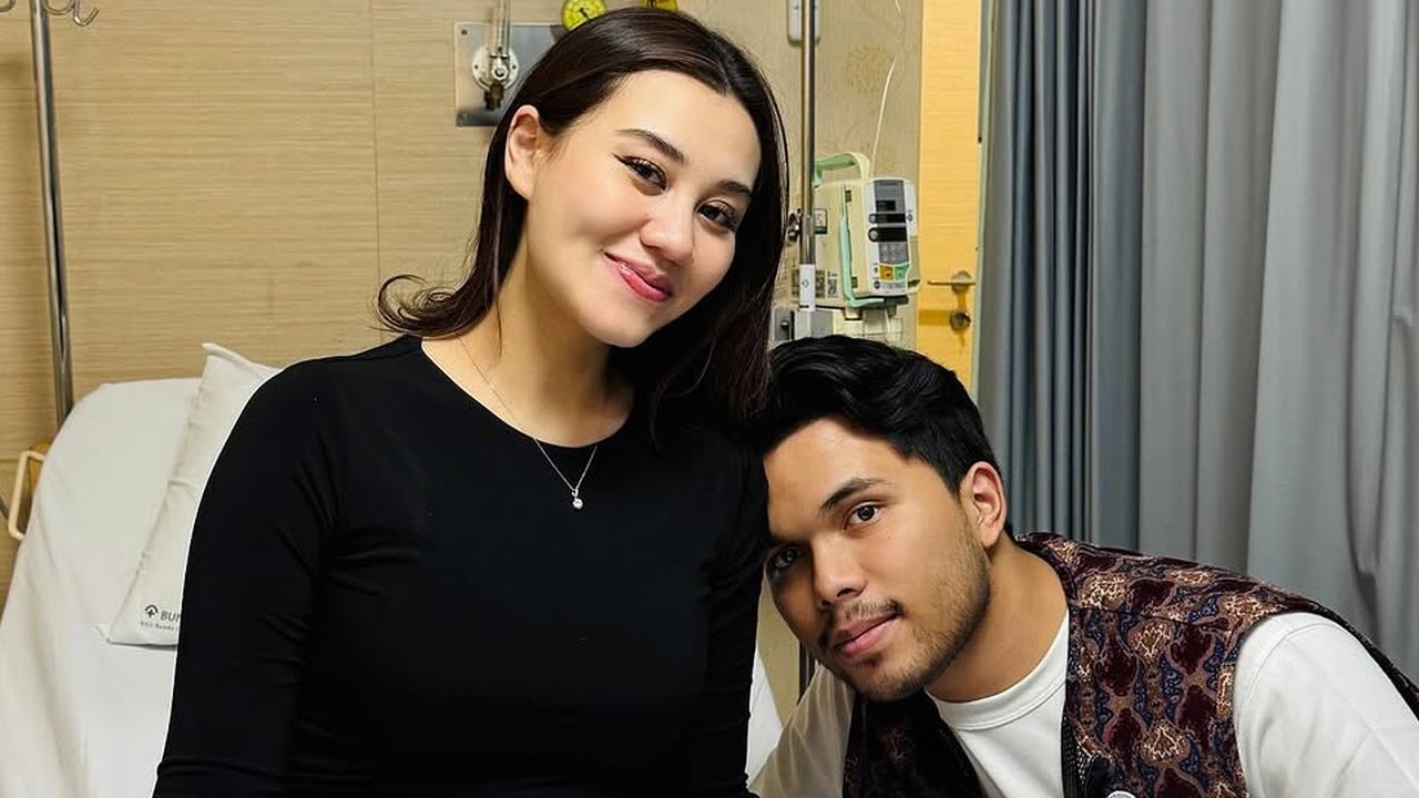 Aaliyah Massaid Dilarikan ke Rumah Sakit, Thariq Halilintar Jadi Suami Siaga yang Setia Mendampingi