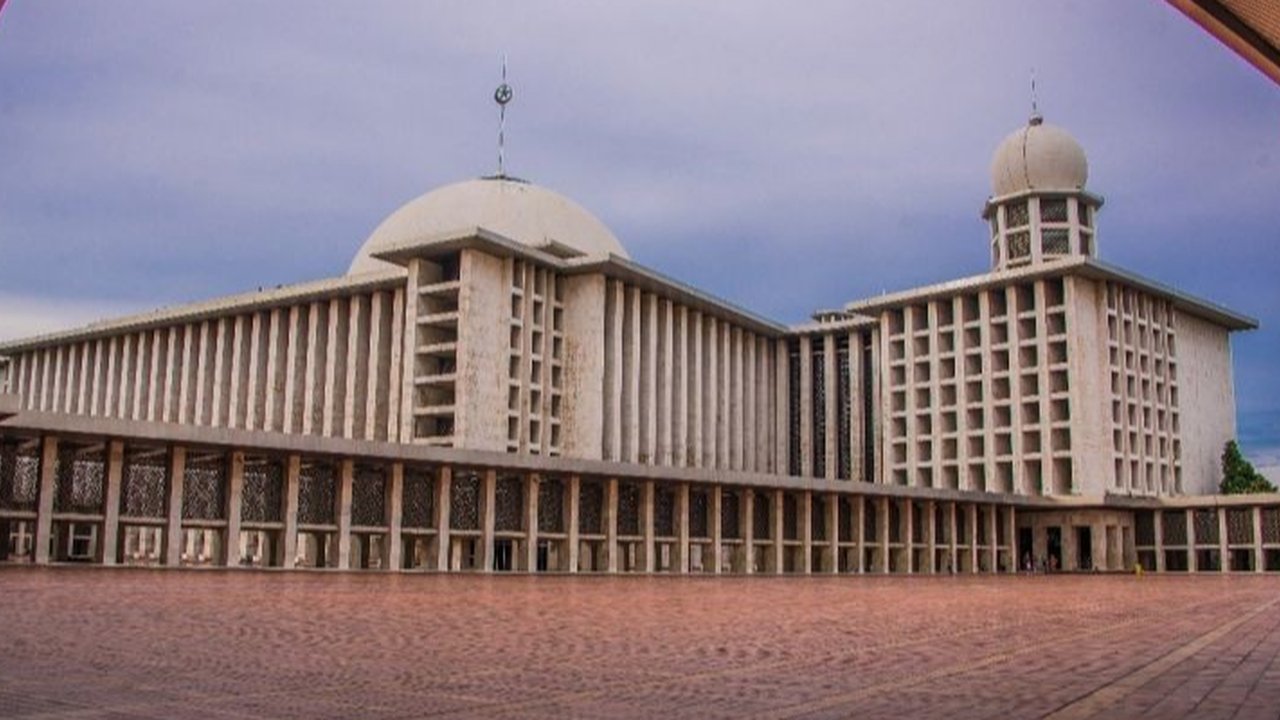 Cerita SIG Kontribusi Bangun Masjid Istiqlal, Butuh 7.000 Sak Semen Dikirim dari Gresik