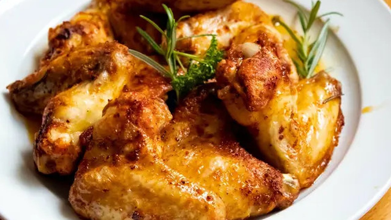 Ilustrasi ayam goreng bawang | copyright freepik.com/jcomp