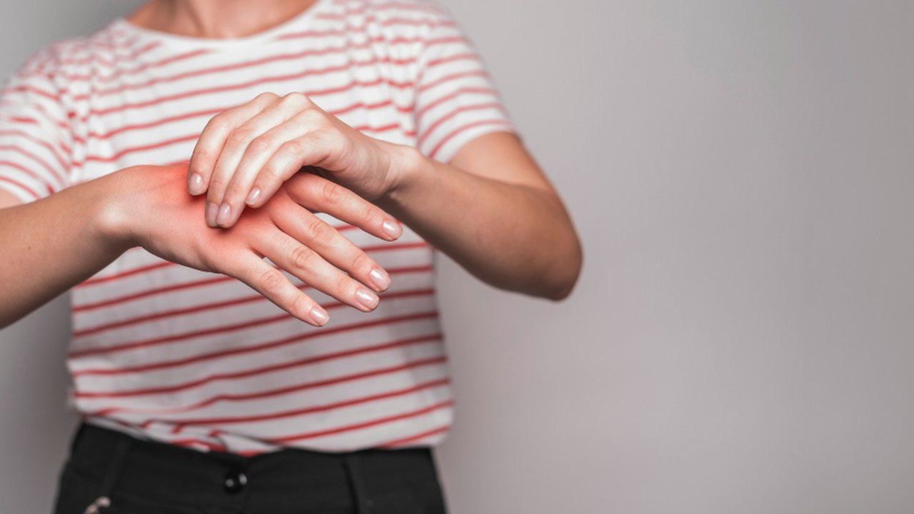 Ilustrasi Seseorang yang Mengalami Asam Urat