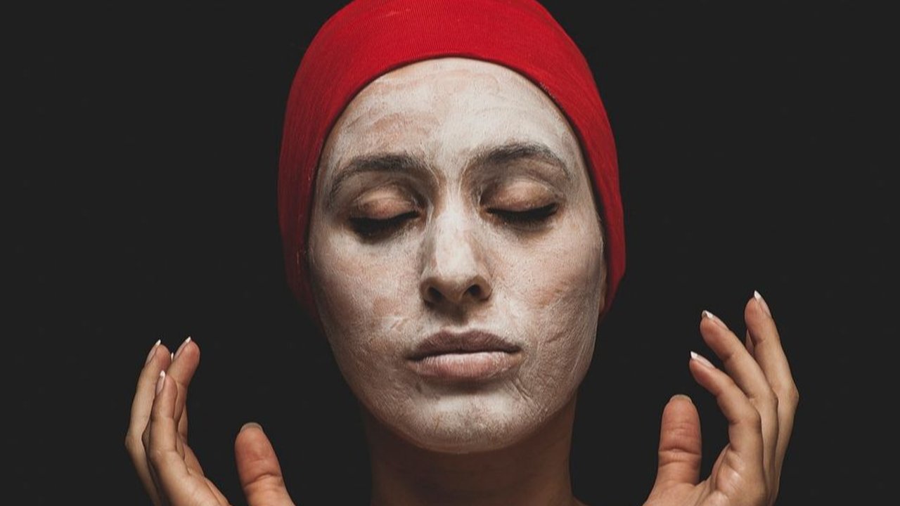 Ilustrasi kulit wajah cerah dan glowing | unsplash.com/@aiony