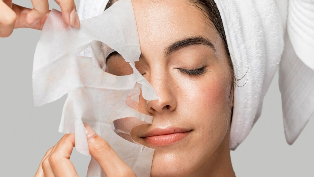 Ilustrasi jenis masker sheet mask yang banyak digemari. Credits: pexels.com by Sora Shimazaki
