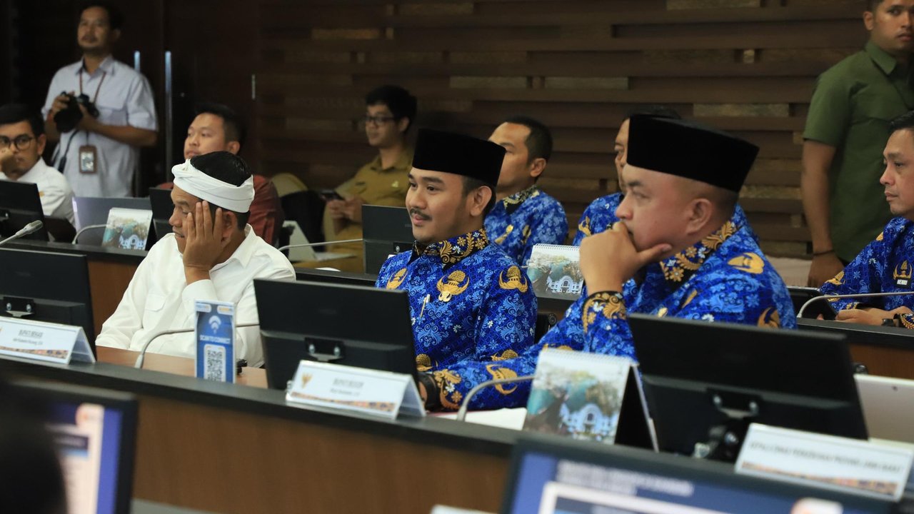 Bupati Bekasi Rapat Bareng Dedi Mulyadi Bahas Banjir, Ini Hasil dan Langkah Tegasnya