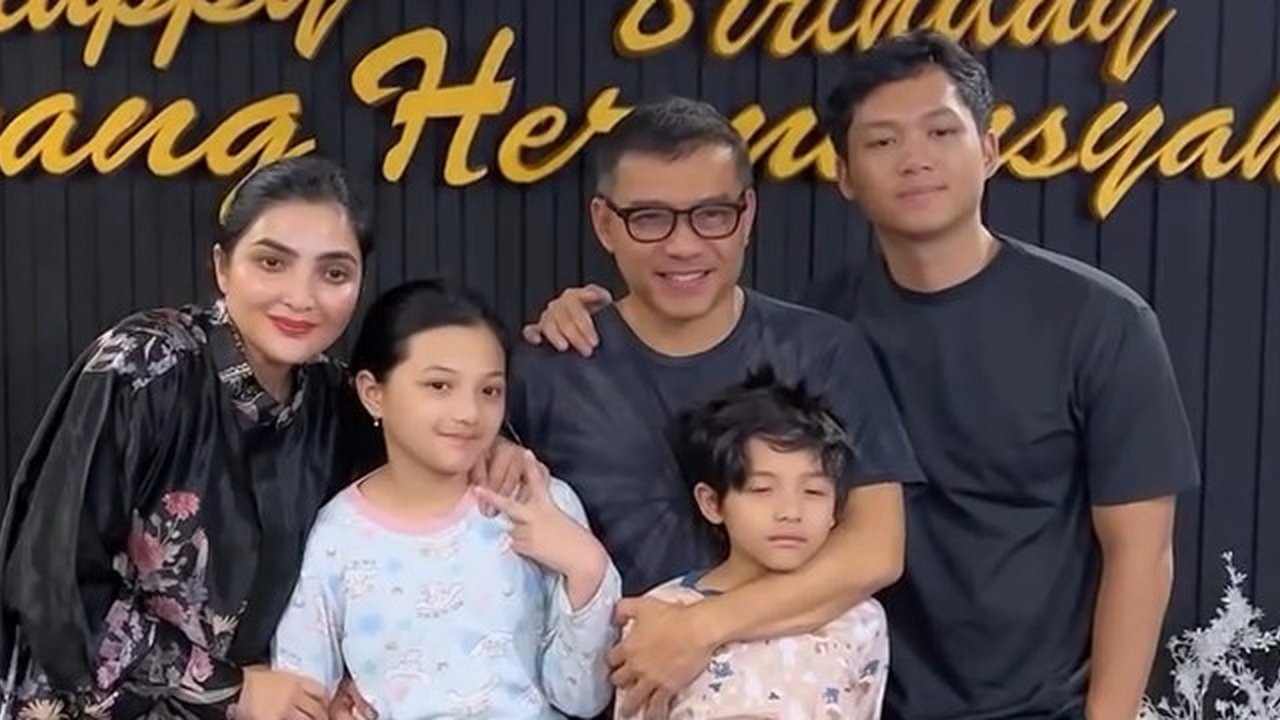 5 Potret Kejutan Ulang Tahun Ashanty dan Anak ke Anang Hermansyah, Dilakukan saat Sahur