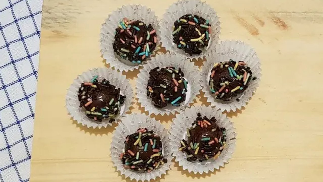 Ilustrasi Kue Bola-Bola Coklat
