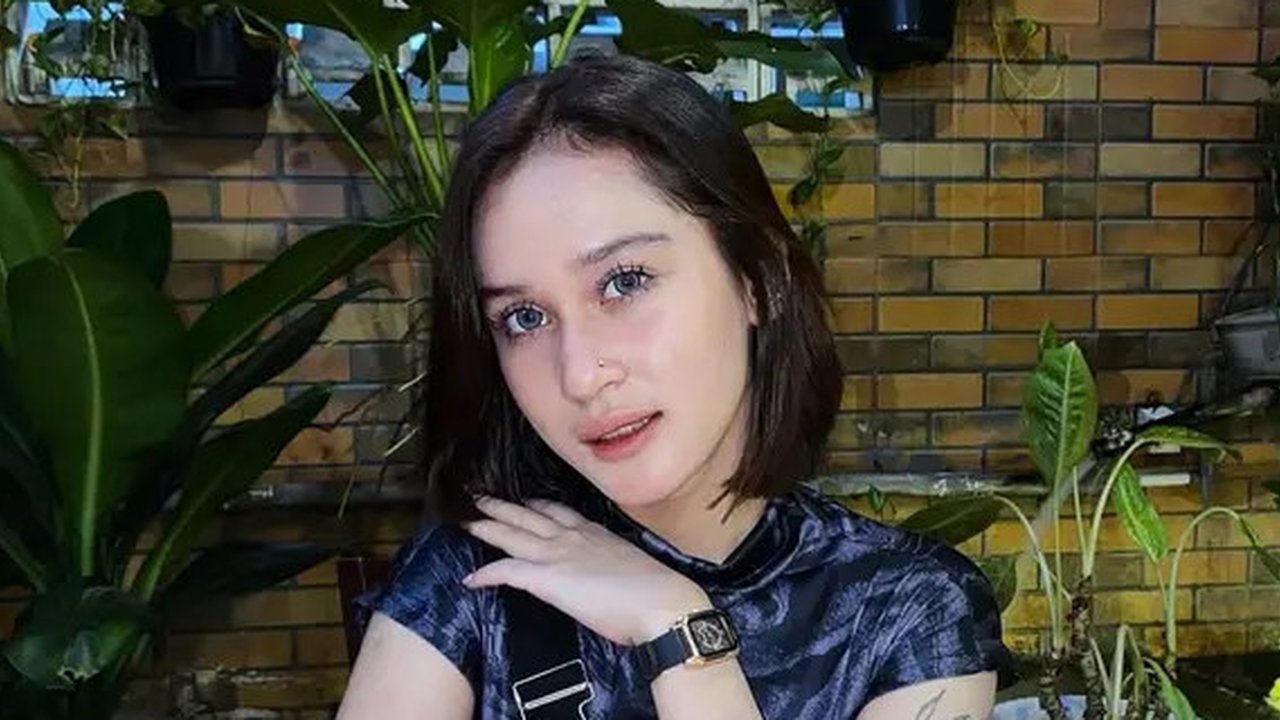 Luna Alhamdy Wanita Dikabarkan Dekat Virgoun (Sumber: Instagram/unaaaptr)