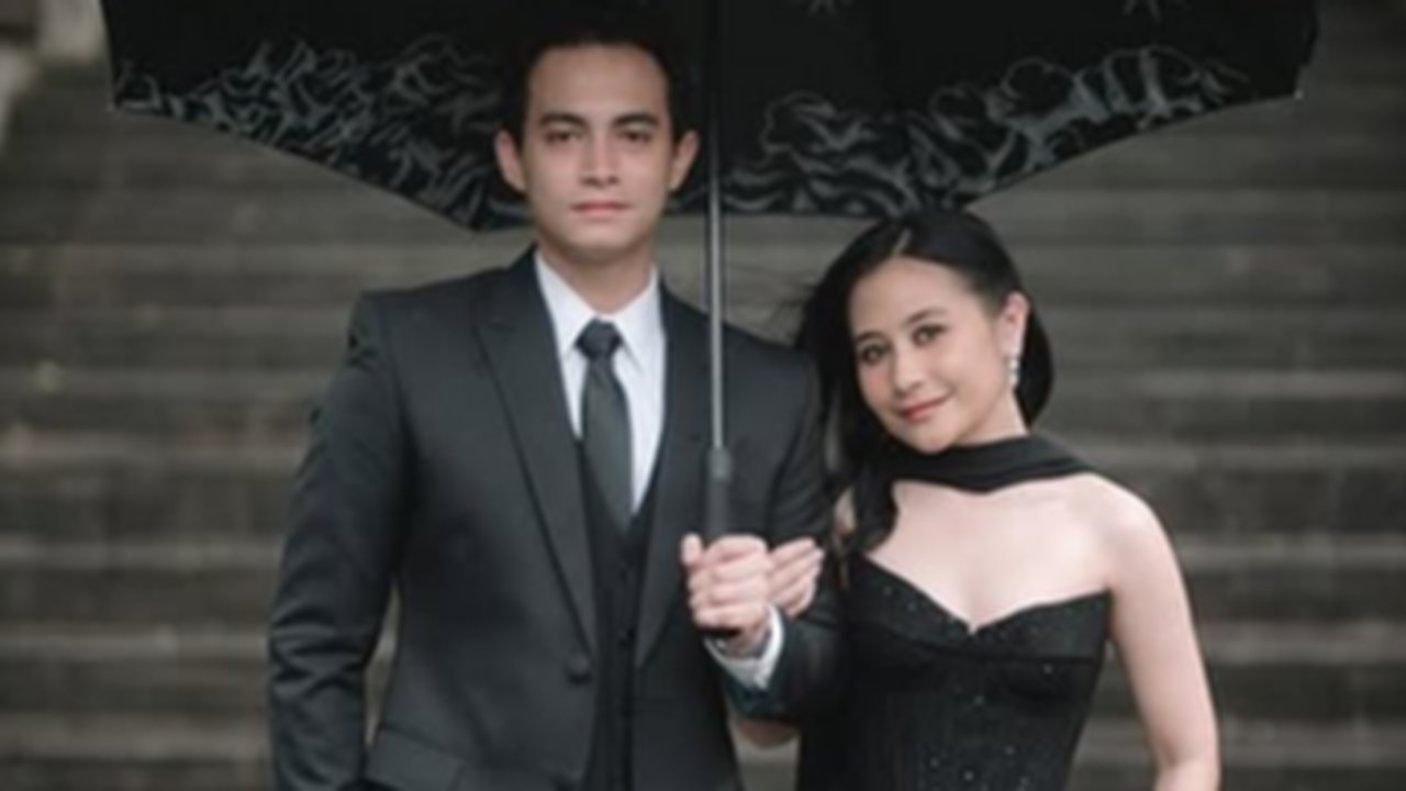 Keseruan Prilly dan Omara Saat Liburan, Rebutan Bawa Tas yang Bikin Gemas