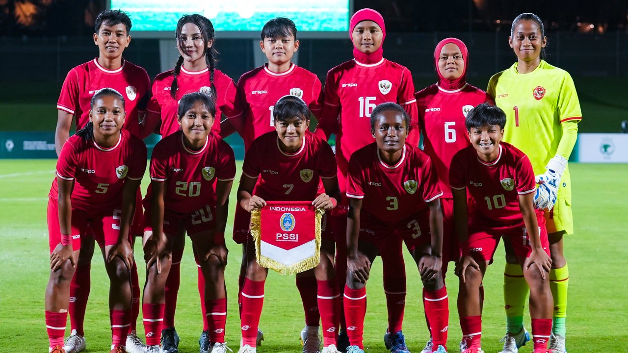 Starting XI Timnas Indonesia Putri menghadapi Timnas Arab Saudi Putri dalam laga uji coba Stadion King Abdullah Sport City Reserve, Jeddah, Kamis (20/2/2025). (Dok. PSSI)