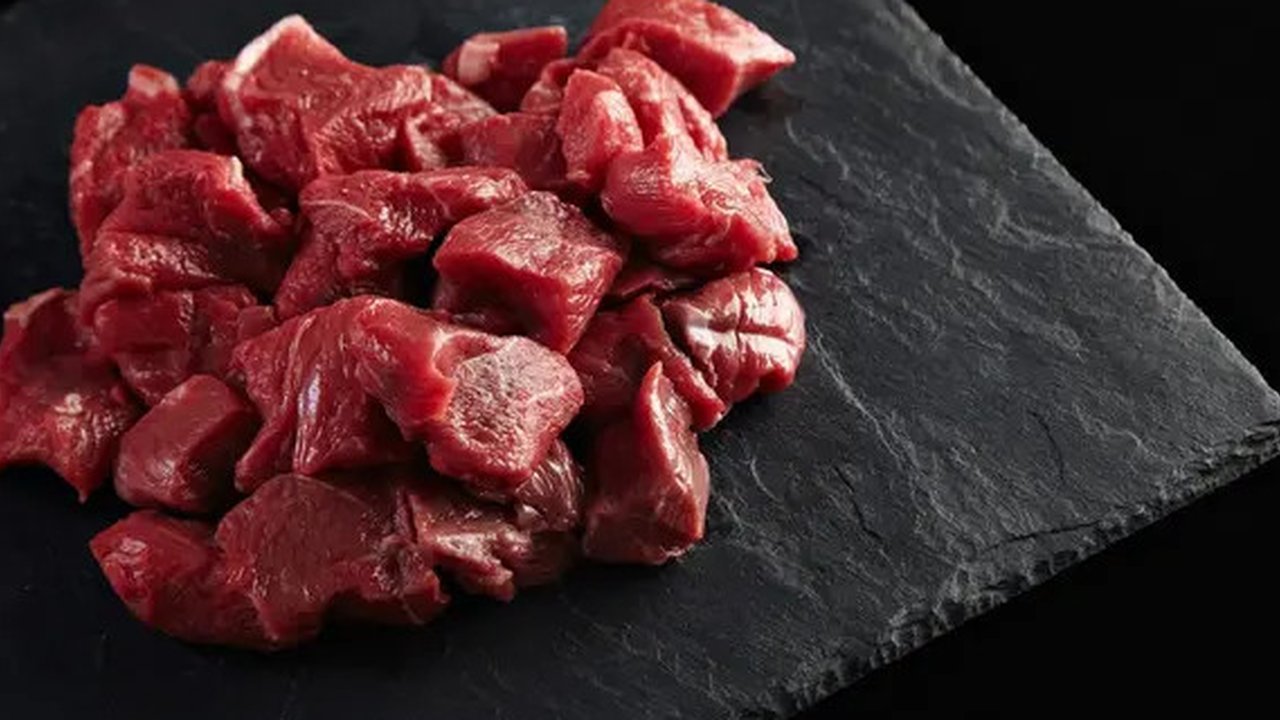 Ilustrasi Daging Sapi Kurban / Freepik by bublikhaus