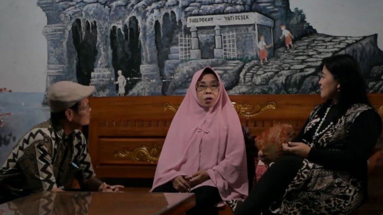 Luput Dari Sorotan, Intip Potret Rumah Yati Pesek yang Penuh Perabotan Klasik