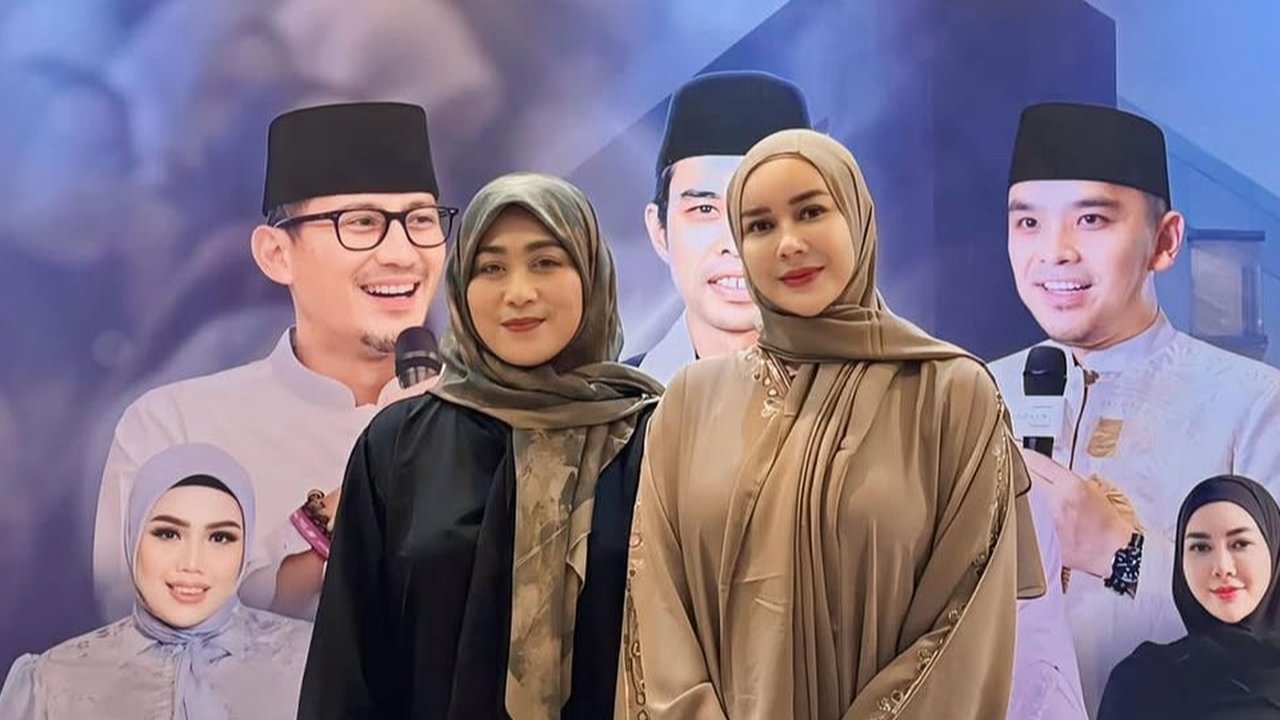 4 Potret Aura Kasih Tampil Berhijab saat Hadiri Acara Kajian, Dipuji Cantik dan Didoakan Istiqomah