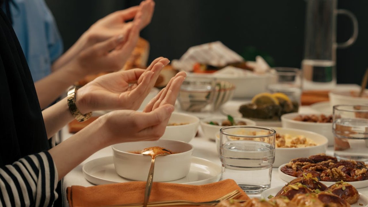 Menyediakan Hidangan Buka Puasa