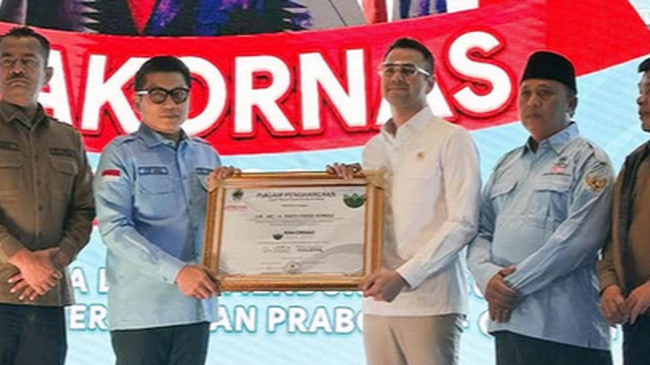 Selamat! Raffi Ahmad Dapat Penghargaan dari Desa Bersatu saat Rakornas 2025