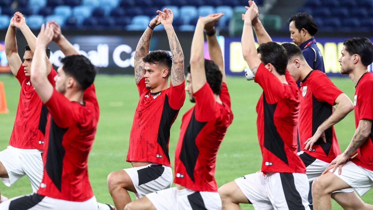 Pemain Timnas Indonesia menggelar sesi latihan menjelang pertandingan kualifikasi Piala Dunia FIFA 2026 melawan Australia di Stadion Allianz, Sydney, Australia, pada 19 Maret 2025.