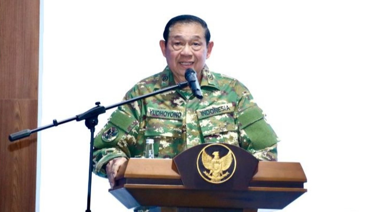 Susilo Bambang Yudhoyono (SBY) mengajak kepala daerah se-Indonesia meningkatkan perekonomian nasional demi kesejahteraan rakyat, menekankan pentingnya sinergi pusat dan daerah serta kepatuhan pada aturan.