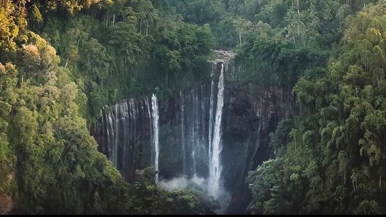 Potret Air Terjun yang Terletak di Indonesia
