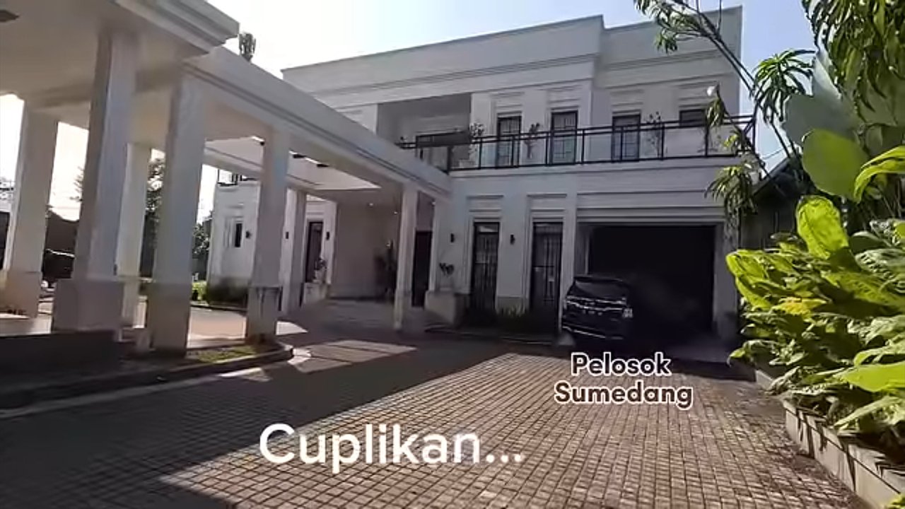 Potret Rumah Mewah & Megah Rossa di Sumedang, Bergaya ala Amerika & Miliki Halaman Sangat Luas