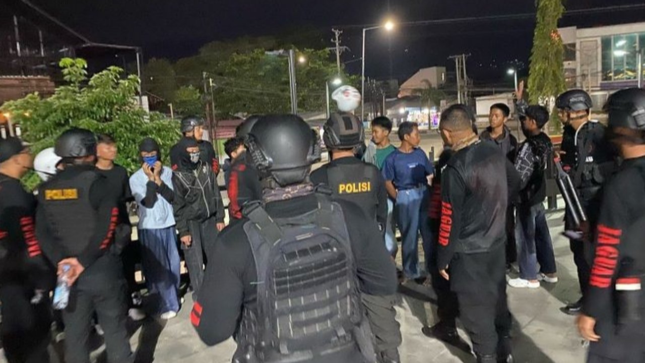 Konvoi Tengah Malam Bareng Teman, Polisi Diadang Geng Motor hingga Kena Busur Panah